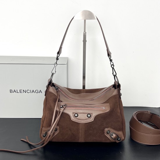 380360 Balengiag le city moto large biker bag is back in full force If you like the biker bag's studded functionality but want it to be a little more minimalist, we strongly recommend that you choose the moto lightweight and large capacity, the whole bag 