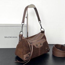 380360 Balengiag le city moto large biker bag is back in full force If you like the biker bag's studded functionality but want it to be a little more minimalist, we strongly recommend that you choose the moto lightweight and large capacity, the whole bag 