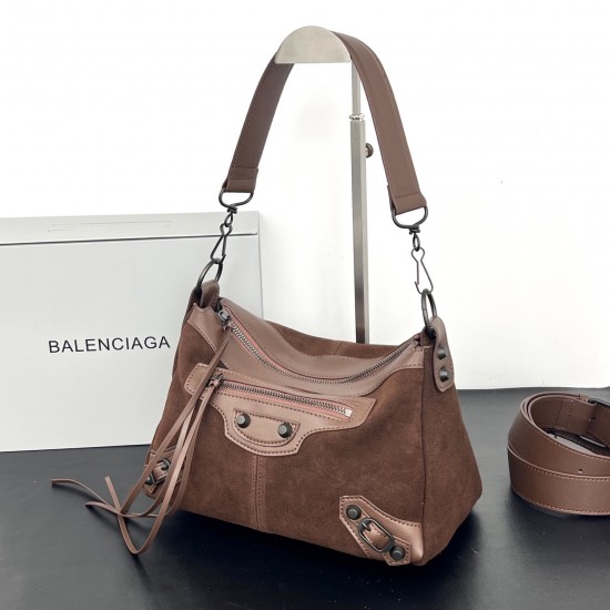 380360 Balengiag le city moto large biker bag is back in full force If you like the biker bag's studded functionality but want it to be a little more minimalist, we strongly recommend that you choose the moto lightweight and large capacity, the whole bag 
