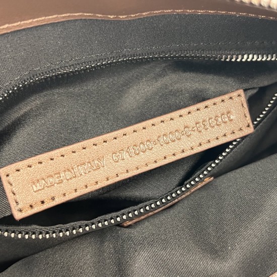 380360 Balengiag le city moto large biker bag is back in full force If you like the biker bag's studded functionality but want it to be a little more minimalist, we strongly recommend that you choose the moto lightweight and large capacity, the whole bag 