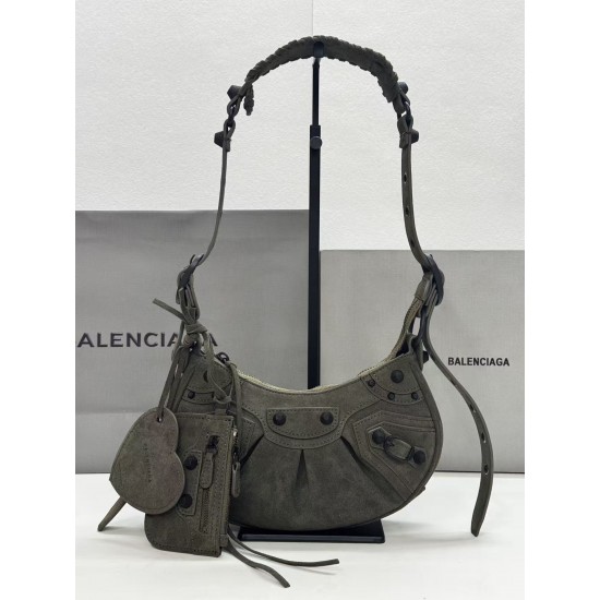 Small frosted green spot Balenciag Le Cagole half-moon tooth armpit bag crossbody bag king bomb BB new favorite debut ah in the traditional biker bag on the improvement of the adjustable woven shoulder strap additional eyelets and hanging leather card bag