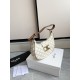 360 AVA moon bag white flower head layer cowhide lining anti-brushed cowhide hardware using the pair of zp real thick gold plating technology crescent moon bag type with triumphal arch large gold buckle embellishment simple versatile senior sense of pull 