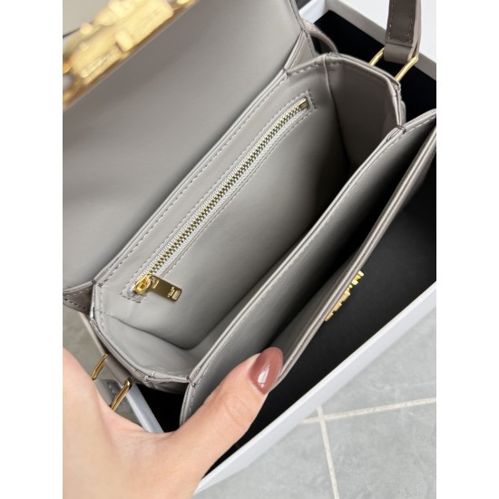 Genuine gold Triumph small gray burst models to attack hardware using the zp real thick gold plating technology customized calfskin material texture full of points low-key luxury retro style closed eyes into how can not be wrong choice with the picture pa