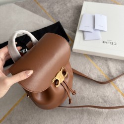 420 Arc de Triomphe backpack brown stars interpretation of the new BONNIE small shoulders backpack charm super small and cute body exquisite and practical iconic for the Arc de Triomphe logo add a sense of high class bag with a full set of packaging size 