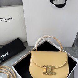 380 Arc de Triomphe handbag saddle bag yellow mini handbag hardware using pairs of zp real thick gold plating technology customized pairs of version cowhide leather playful and cute mini small bag with box packaging size 1551155cm