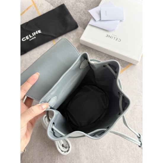 420 Arc de Triomphe backpack ice blue stars interpreted the new BONNIE small shoulders backpack charm super small and lovely body exquisite and practical iconic for the Arc de Triomphe logo add a sense of high class bag with a full set of packaging size 2