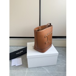 360 cuir bucket bag brown Arc de Triomphe embossed full leather crossbody bucket understated simplicity casual small style belongs to the more you look the more you like the model of the classic cowhide leather texture superb with the picture package size