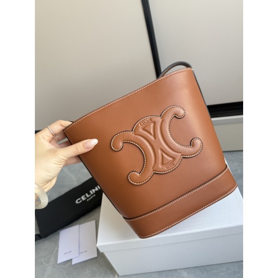 360 cuir bucket bag brown Arc de Triomphe embossed full leather crossbody bucket understated simplicity casual small style belongs to the more you look the more you like the model of the classic cowhide leather texture superb with the picture package size