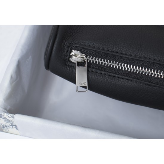 The first layer of lychee grain 250 high-quality black buckle black line with the original box Dior homme 2020 PreFall early spring series saddle saddle bag strong launch Dior's new designer Kim Jones for the first time to handle the design of the first q