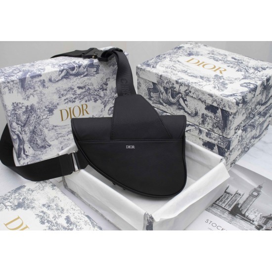 The first lychee grain 260 high-quality black buckle silk screen with the original box Dior homme 2020 PreFall early spring collection saddle saddle bag strong launch Dior's new designer Kim Jones for the first time to handle the design of the first quart