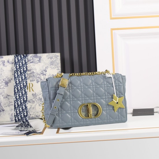 240Large 28CM with pentagramDior Lane stripe five compartmentsNew rattan plaid lambskin lining with lambskin lining with shoulder stripesSilver buckleMetal hardwareAdjustable thin shoulder strapCan be hand-carried or carried over the shoulder or cross-bod