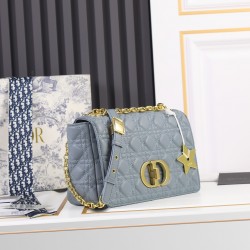 240Large 28CM with pentagramDior Lane stripe five compartmentsNew rattan plaid lambskin lining with lambskin lining with shoulder stripesSilver buckleMetal hardwareAdjustable thin shoulder strapCan be hand-carried or carried over the shoulder or cross-bod