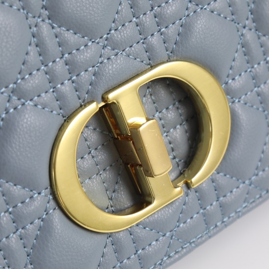 240Large 28CM with pentagramDior Lane stripe five compartmentsNew rattan plaid lambskin lining with lambskin lining with shoulder stripesSilver buckleMetal hardwareAdjustable thin shoulder strapCan be hand-carried or carried over the shoulder or cross-bod