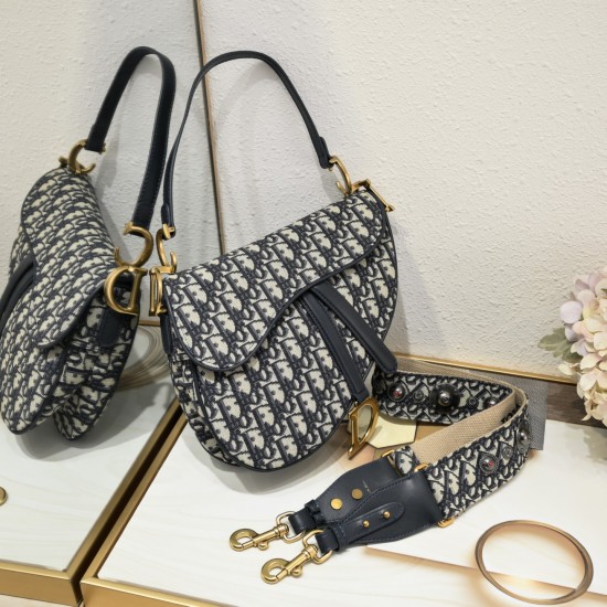 Roman shoulder strap 240 large, the opposite version of the hardware with box Dior saddle old flowers series of the highest version of the whole network with the counter original shoulder strap large size 255 x 20 x 65 cmBe a classic with classics fashion