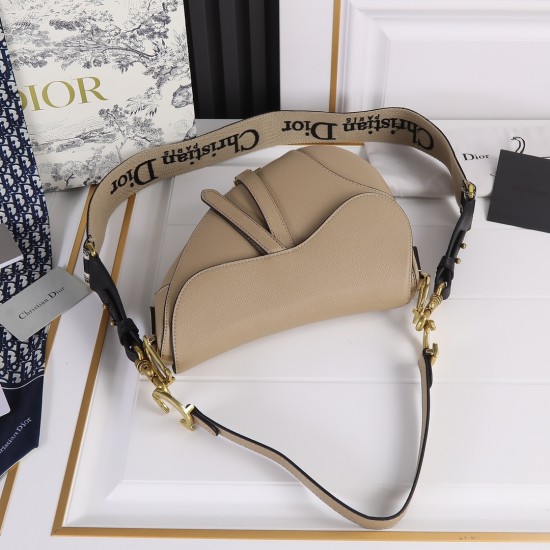 240 large Dior saddle taupe palm print series with counter box large size 255 x 20 x 65 cmBe a classic with classicsFashion is easy to pass away, classics will always existFashion is a cycleModel 6666Saddle bag from the initial birth of all along the way 