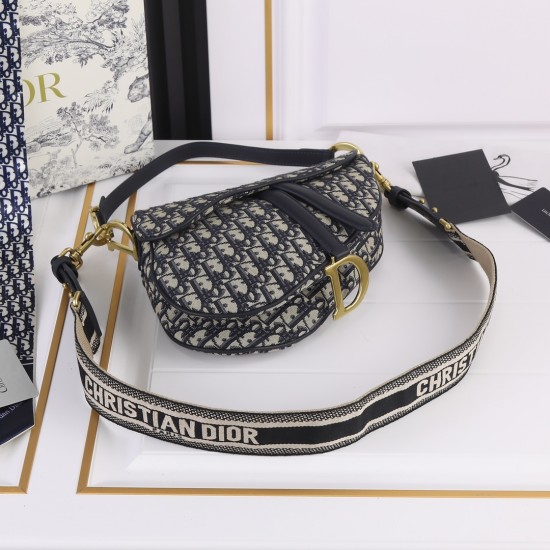 240 original single fabric large version of the hardware with box Dior saddle old flowers series of the highest version of the whole network with the counter original shoulder strap large size 255 x 20 x 65 cmBe a classic with classics fashion is easy to 