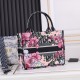 Flower cloth Medium 160 lock edge high quality inside and outside pattern with pictures silk scarf new upgrade Medium Dior Book Tote old flower series most people consume luxury brands first thought is to buy practical classic models but in fact, like DI0