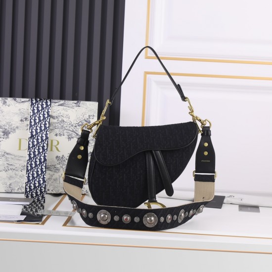 Lot of 240 original fabrics, large version of the hardware with box Dior saddle old flowers series of the highest version of the whole network with the counter original shoulder strap large size 255 x 20 x 65 cmBe a classic with classics fashion is easy t