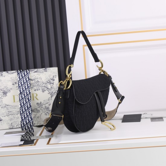 Lot of 240 original fabrics, large version of the hardware with box Dior saddle old flowers series of the highest version of the whole network with the counter original shoulder strap large size 255 x 20 x 65 cmBe a classic with classics fashion is easy t