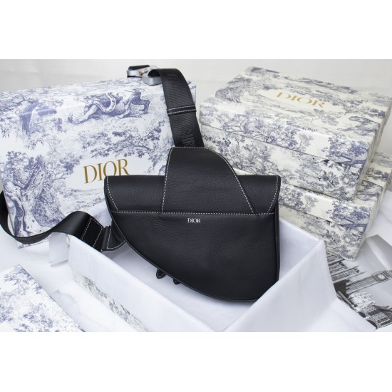 The first layer of lychee grain 260 high-quality white buckle silk screen with the original box Dior homme 2020 PreFall early spring series saddle saddle bag strong launch Dior's new designer Kim Jones for the first time to handle the design of the first 