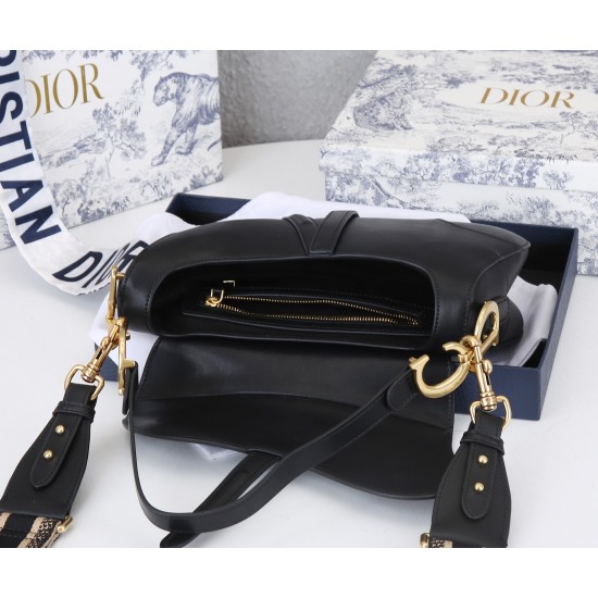 240 plain large Dior saddle all leather series with counter box model 1033 large size 255 x 20 x 65 cmBe a classic with classicsFashion is easy to pass away classics will always existFashion is a cycleModel saddle bag from the original birth all the way t