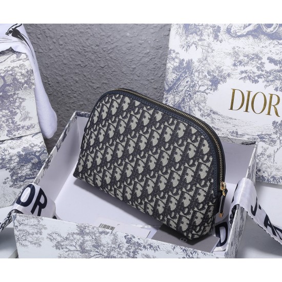 Alphabet models 180 Dior oblique old flower makeup bag clutch bag capacity need not be said la girls out of the travel have to have such a storage wow 23x17x9cm Model CD8787