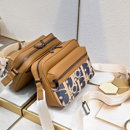 Large 250 This Rider 20 zippered messenger bag is practical and compact, ideal for everyday use, crafted in black Oblique printed fabric with the Dior logo on the front embellished with black grained cowhide leather details, zippered compartment and front