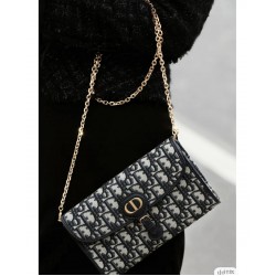 190 NEW SHIPPING WITH BOXThis season's new Dior Bobby EastWest chain handbag is crafted in blue Oblique printed fabric with a stylish and elegant flap decorated with a decorative CD clasp for a touch of style and practicalityCompartment with small removab