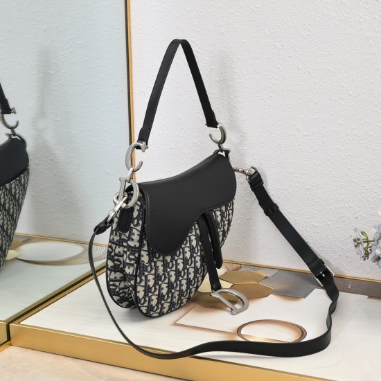 The latest silver buckle shipping 240 large Dior saddle old flower thin shoulder strap palm print series with counter box large size 255 x 20 x 65 cm Be a classic with classics fashion is easy to die classic will always exist fashion is a cycle model 6677
