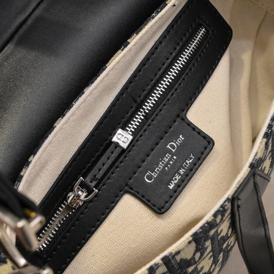 The latest silver buckle shipping 240 large Dior saddle old flower thin shoulder strap palm print series with counter box large size 255 x 20 x 65 cm Be a classic with classics fashion is easy to die classic will always exist fashion is a cycle model 6677