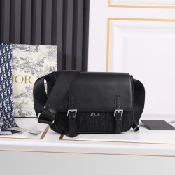 210 with box shipping Dior Oblique print Dior men's men's messenger bag highlights the fashionable and avant-garde style The leather double strap decoration on the front is one of the iconic elements of this item The classic print and the DIOR logo add th
