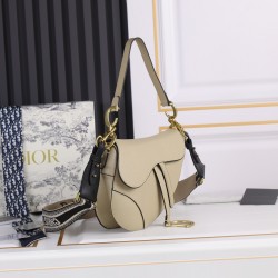 240 large Dior saddle apricot palm print series with counter box large size 255 x 20 x 65 cmBe a classic with classicsFashion is easy to pass away, classics will always existFashion is a cycleModel 6666Saddle bag from the initial birth of all along the wa