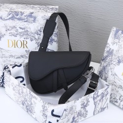Batch 230 full leather with the original box Dior Saddle mini version of the shoulder strap can be removed can be used as a clutch bag with a belt as a fanny pack oh a bag of three shoulder clutch fanny pack 2020 early spring series saddle saddle bag stro