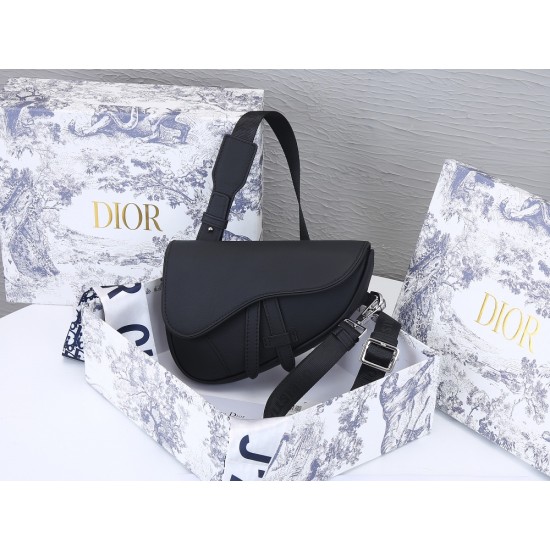 Batch 230 full leather with the original box Dior Saddle mini version of the shoulder strap can be removed can be used as a clutch bag with a belt as a fanny pack oh a bag of three shoulder clutch fanny pack 2020 early spring series saddle saddle bag stro