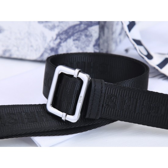 Batch 230 full leather with the original box Dior Saddle mini version of the shoulder strap can be removed can be used as a clutch bag with a belt as a fanny pack oh a bag of three shoulder clutch fanny pack 2020 early spring series saddle saddle bag stro