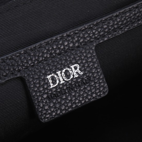 240 ORIGINAL BLUE FABRIC FEATURED TOP ORIGINAL This mini saddle messenger bag is smart and stylish, crafted in black grained cowhide leather with a flap closure and the DIOR logo highlighting the sophisticated appeal of the saddle bag.Spacious interior co