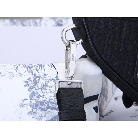 Lot of 200 black cloth with the original box Dior Saddle mini version of the shoulder strap can be removed can be used as a clutch bag with a belt as a fanny pack oh a bag of three shoulder clutch fanny pack 2020 early spring series saddle saddle bag stro