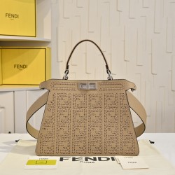 420 model 33206 plus chain plus 30 New! New in stock New in stock Iconic Peekaboo ISeeU large handbag handmade leather weave with signature twist locks on both sides from the outside you can see the soft leather lining in the same color Two compartments s