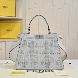 420 model 33206 plus chain plus 30 New! New in stock New in stock Iconic Peekaboo ISeeU large handbag handmade leather weave with signature twist locks on both sides from the outside you can see the soft leather lining in the same color Two compartments s