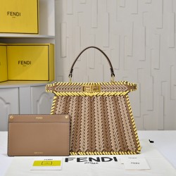 410 Model 33200 New! New in stock New in stock Iconic Peekaboo ISeeU large handbag Handmade leather weave with signature twist lock on both sidesSoft leather lining in the same color visible from the outsideTwo compartments separated by a rigid dividerFea