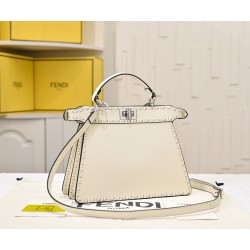 250 model 3361 the latest Peekalboo macaroon hand-stitched kitten bag glittering people love the powerful Peekaboo series has a new baby bag with a full of diamonds back super much this PeekabooPetite small and compact but not at all waste cell phone wall