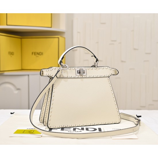 250 model 3361 the latest Peekalboo macaroon hand-stitched kitten bag glittering people love the powerful Peekaboo series has a new baby bag with a full of diamonds back super much this PeekabooPetite small and compact but not at all waste cell phone wall