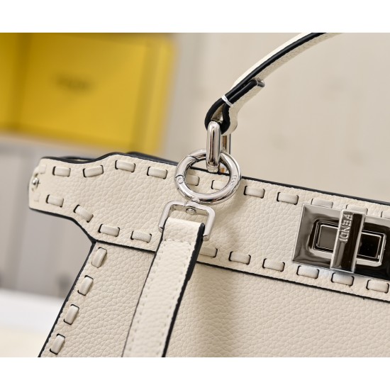 250 model 3361 the latest Peekalboo macaroon hand-stitched kitten bag glittering people love the powerful Peekaboo series has a new baby bag with a full of diamonds back super much this PeekabooPetite small and compact but not at all waste cell phone wall