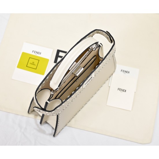 250 model 3361 the latest Peekalboo macaroon hand-stitched kitten bag glittering people love the powerful Peekaboo series has a new baby bag with a full of diamonds back super much this PeekabooPetite small and compact but not at all waste cell phone wall