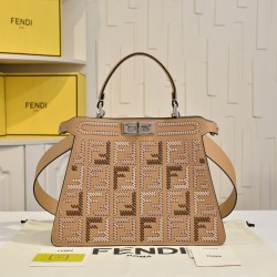 430 Model 33207 New! New in stock New in stock Iconic Peekaboo ISeeU large handbag handmade leather weave with signature twist lock on both sides from the outside you can see the soft leather lining in the same color Two compartments separated by a rigid 