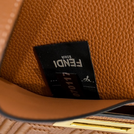 420 model 33206 plus chain plus 30 New! New in stock New in stock Iconic Peekaboo ISeeU large handbag handmade leather weave with signature twist locks on both sides from the outside you can see the soft leather lining in the same color Two compartments s