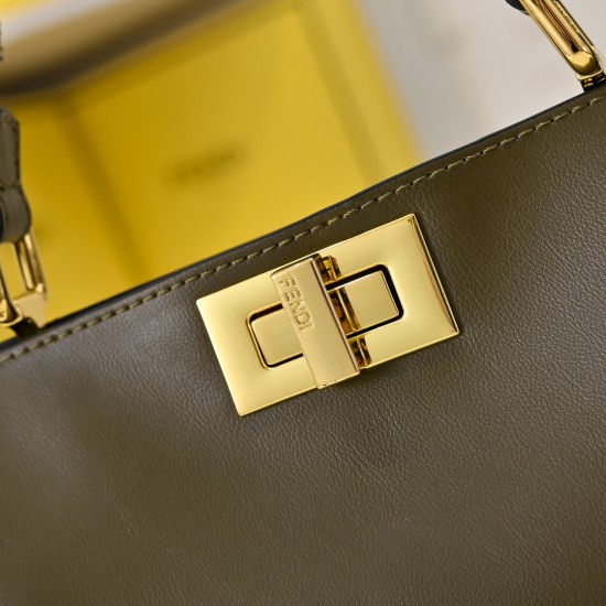 270 model 8803 plus chain plus 30 small small handbag latest organ pleat shape full leather feel delicate hard details exquisite in place both side compartments can be opened full capacity is also very stylish high value and practicality is completely bal