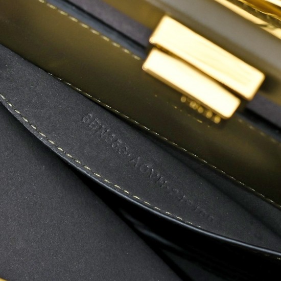 270 model 8803 plus chain plus 30 small small handbag latest organ pleat shape full leather feel delicate hard details exquisite in place both side compartments can be opened full capacity is also very stylish high value and practicality is completely bal