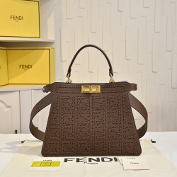 420 model 33206 plus chain plus 30 New! New in stock New in stock Iconic Peekaboo ISeeU large handbag handmade leather weave with signature twist locks on both sides from the outside you can see the soft leather lining in the same color Two compartments s