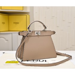 250 model 3361 the latest Peekalboo macaroon hand-stitched kitten bag glittering people love the powerful Peekaboo series has a new baby bag with a full of diamonds back super much this PeekabooPetite small and compact but not at all waste cell phone wall